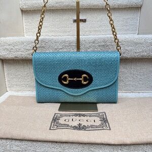 Gucci Horsebit 1955 Curved Flap Shoulder Bag in Blue Raffia
